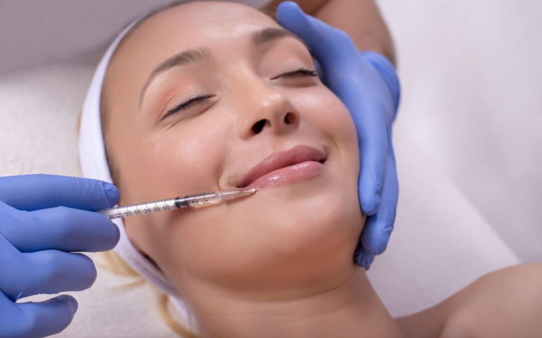 ¿Qué es el rejuvenecimiento facial con ácido hialurónico?